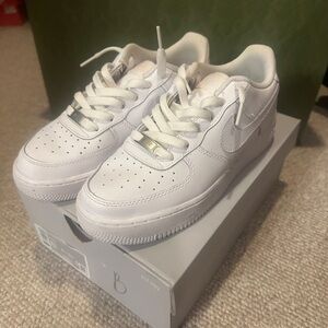 Kids Nike Air Force 1 Low White Sneakers sz 6.5